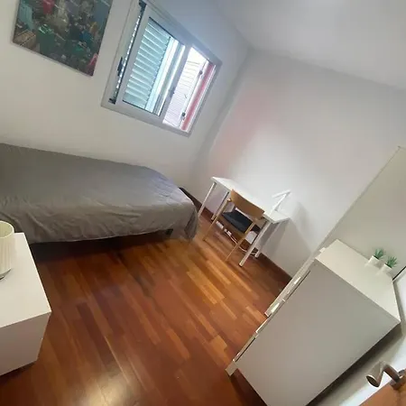 דירה Bright Lovely Quiet Flat Very Centric In Sc