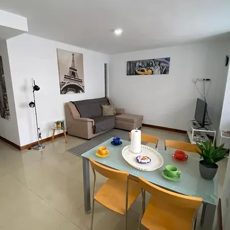 דירה Bright Lovely Quiet Flat Very Centric In Sc *