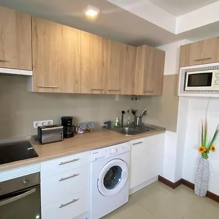 Bright Lovely Quiet Flat Very Centric In Sc