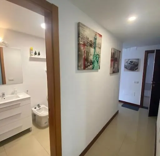 Bright Lovely Quiet Flat Very Centric In Sc