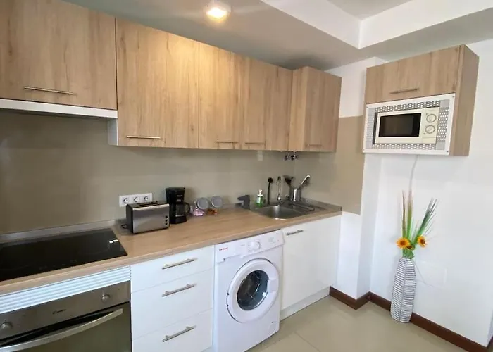 Bright Lovely Quiet Flat Very Centric In Sc